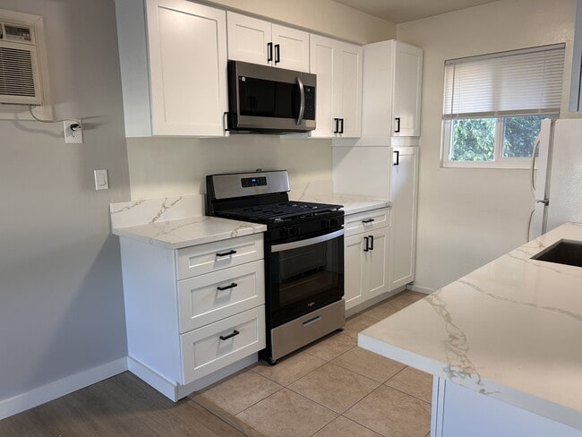 Building Photo - 7010 Jordan Ave