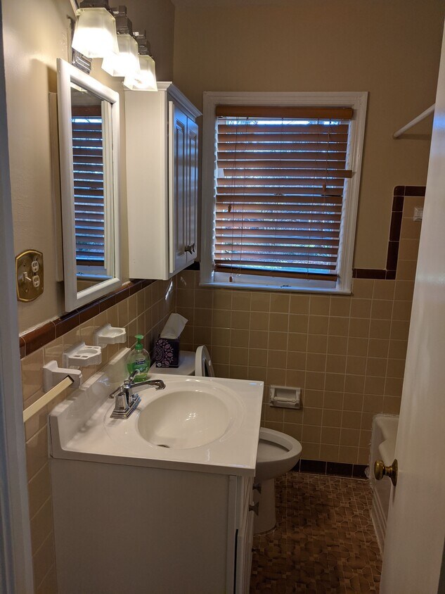 Primary Photo - 3032 Colonial Dr