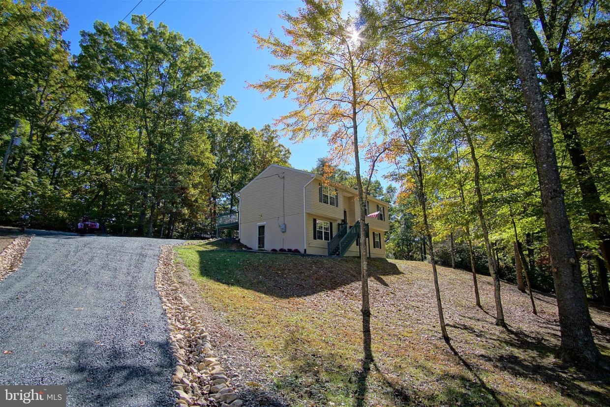 Primary Photo - 21153 Gibsons Ln