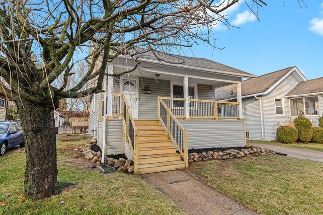 Building Photo - 208 La Plaza Ct