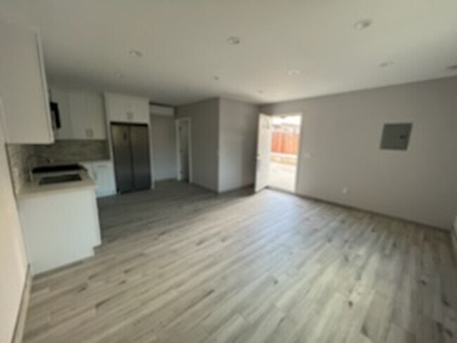 Foto del edificio - 541 E Palmer Ave