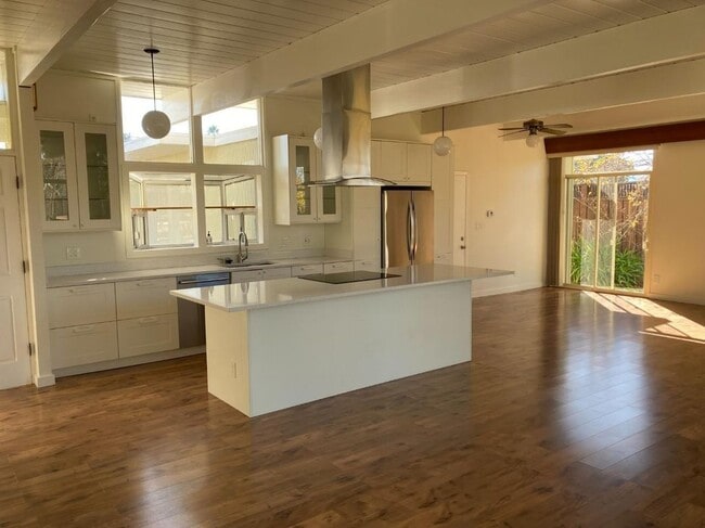 Building Photo - 15 Turtle Bay Pl