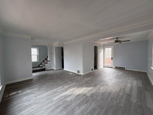 Building Photo - Charming 3 Bedroom Home in South Euclid