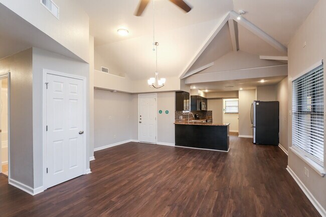 Foto del edificio - 101 Colony Dr