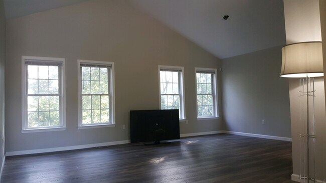 Foto del edificio - 10801 Anderson Dr