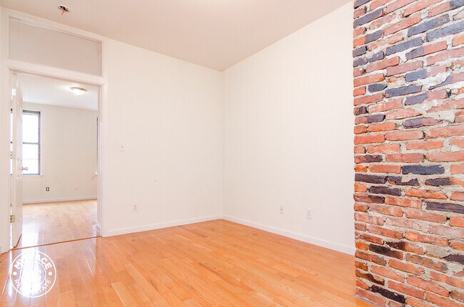 Foto del edificio - 1345 Dekalb Ave