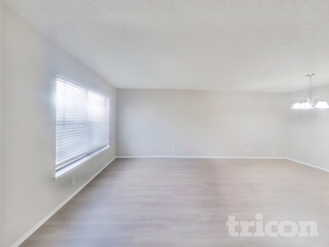 Foto del edificio - 6850 Misty Field Dr