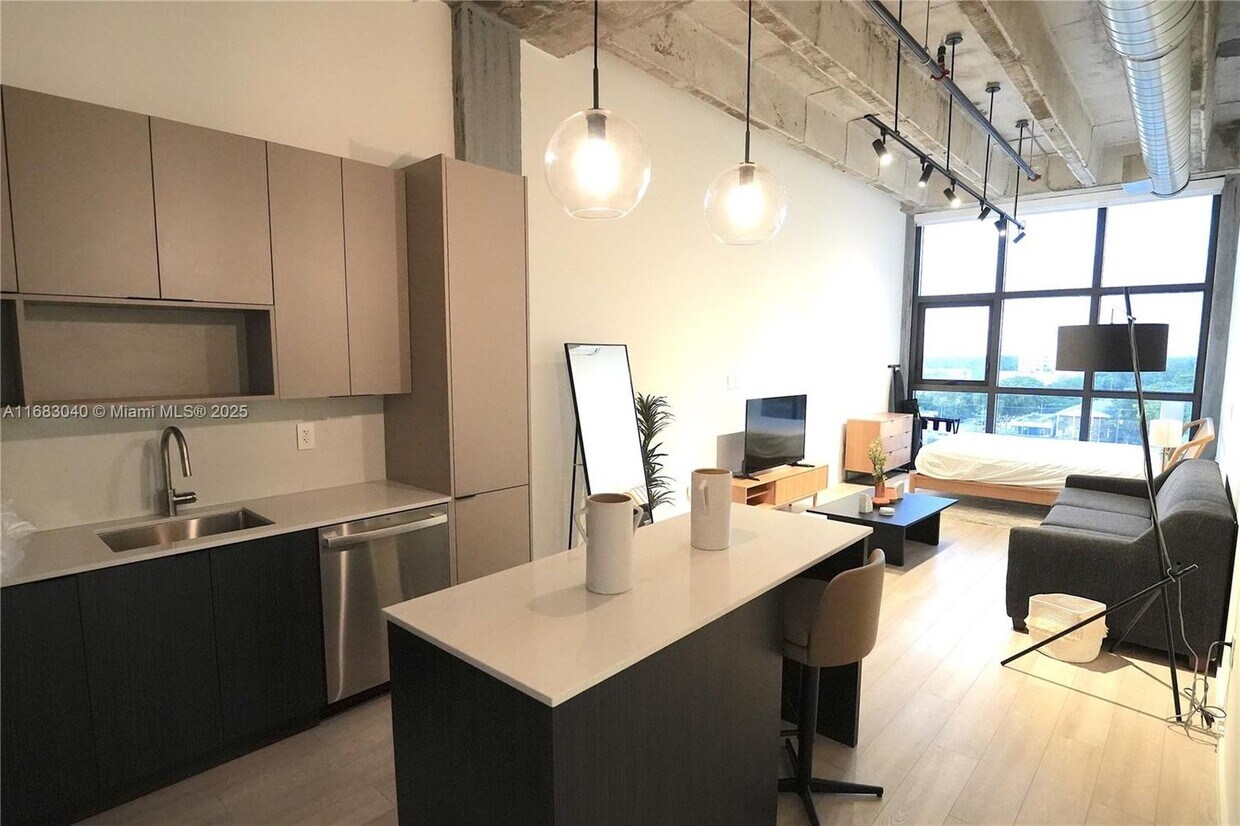Foto principal - 7920 NE 2nd Ave