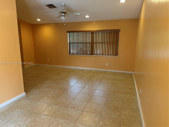 Building Photo - 10711 SW 116th Ave