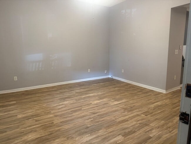 Foto del edificio - Available Now !  One Bedroom apartment in ...