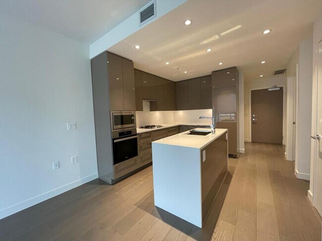 Building Photo - 5289 Cambie St