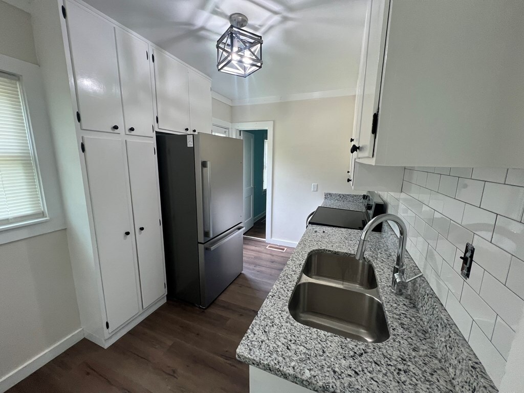 Foto del edificio - 222 Fontaine Dr