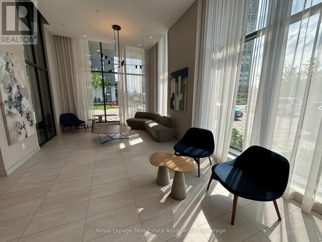 Photo du bâtiment - 30 Samuel Wood Wy