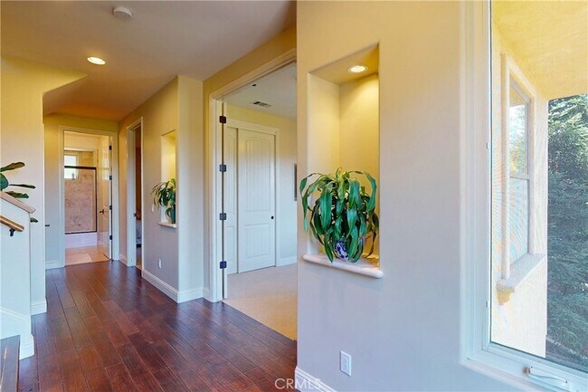 Building Photo - 5595 Tanbark Ct