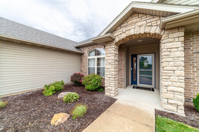 Building Photo - 3206 Blue Grouse Dr