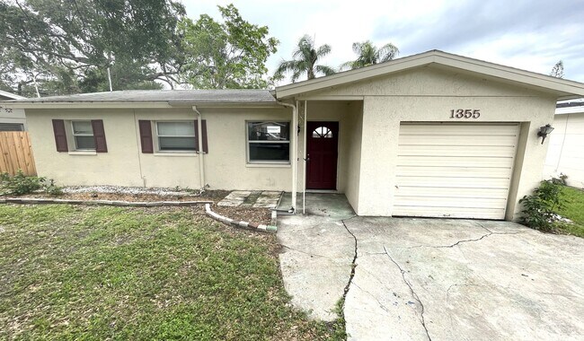 Foto del edificio - Charming 3-Bedroom Home with 1 Bath and 1-...