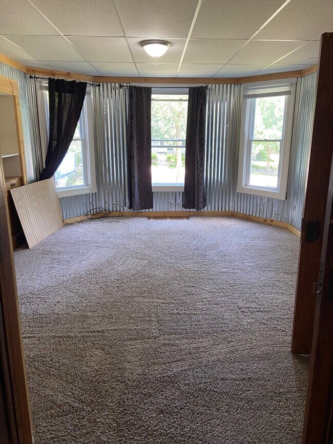 Building Photo - 1002 S Washington Ave