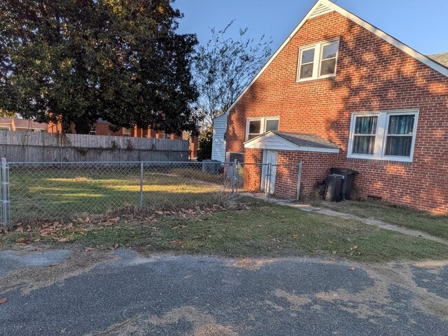 Building Photo - 107 N Church St