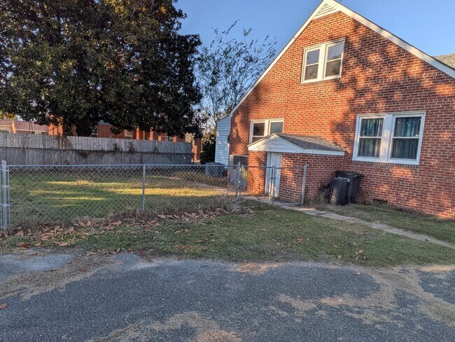 Foto del edificio - 107 N Church St