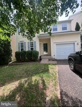 Building Photo - 2185 Forsythia Dr