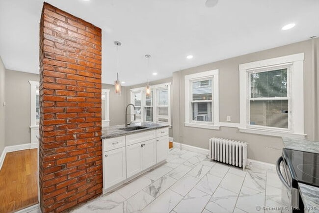 Foto del edificio - 45 Fairlawn St