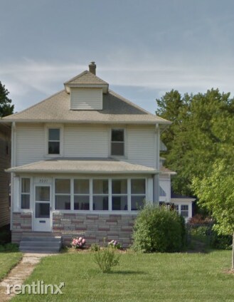 Building Photo - 1 br, 1 bath Townhome - 2221 Deerpark Blvd...