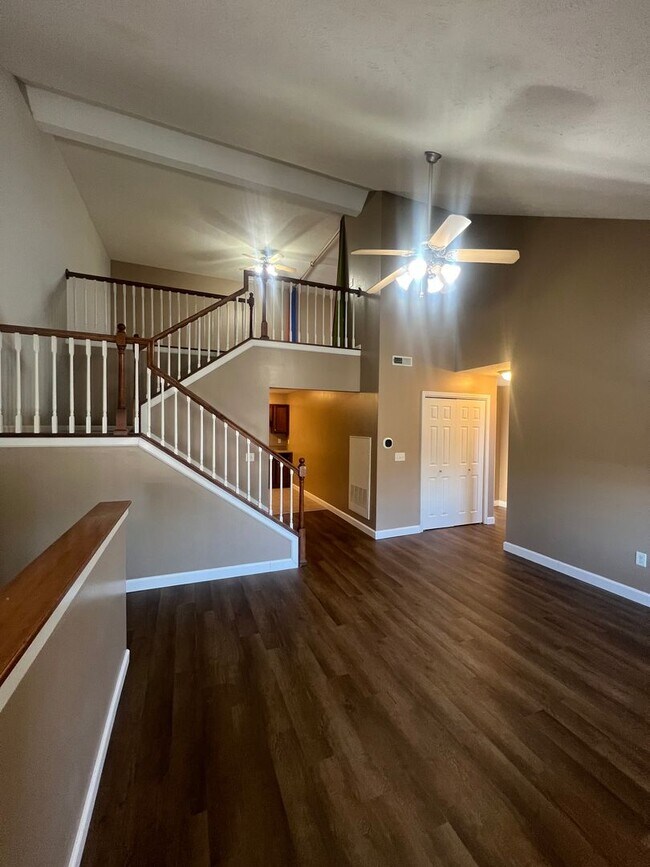 Foto del edificio - Beautiful 2 Bedroom 2.5 Bath Condo With Loft Space!