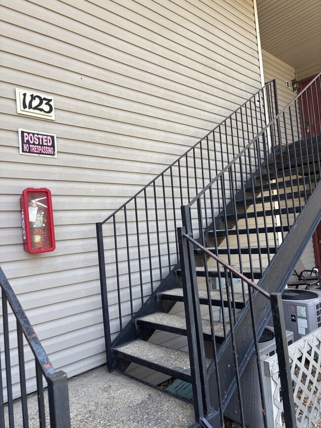 Building Photo - 1123 Southwood Dr