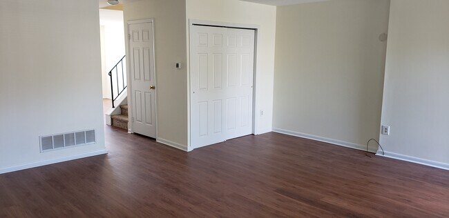 Foto del edificio - 752 Springfield Ct