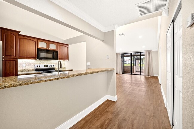 Building Photo - 921 NW 122nd Ter