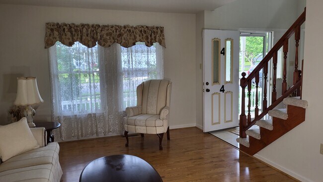 Building Photo - 4 Blackmore Ct