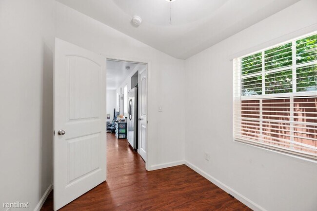 Building Photo - 2 br, 1 bath House - 333 28th Street