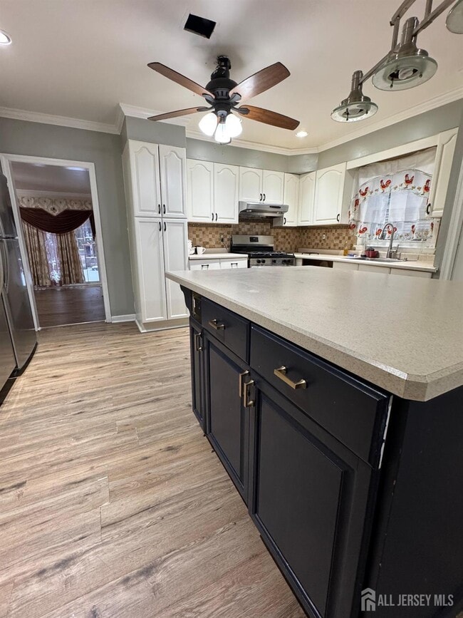 Building Photo - 302 W Prospect Ave