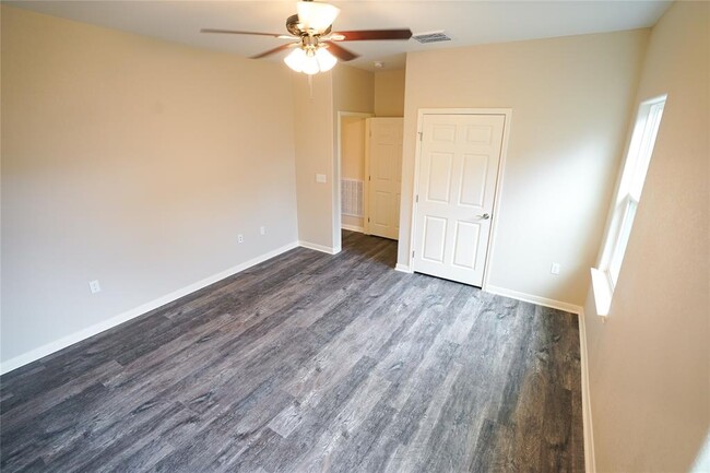 Building Photo - 6350 Perch Creek Dr