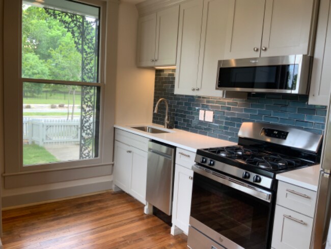 Building Photo - 923 McMath Ave