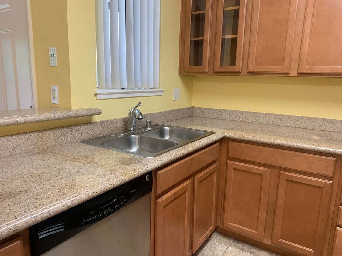 Primary Photo - Beautiful upstairs condo with Washer and D...