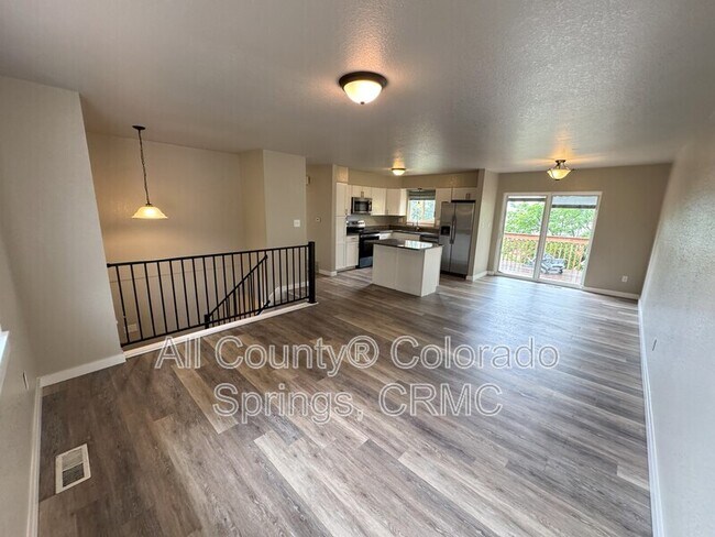 Building Photo - 1480 Hiawatha Dr