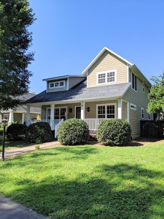 Primary Photo - Beautiful Black Mountain Home