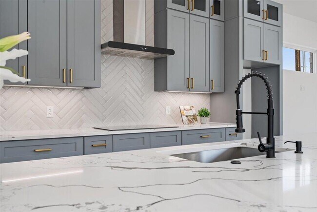 Foto del edificio - 501 Burton St E