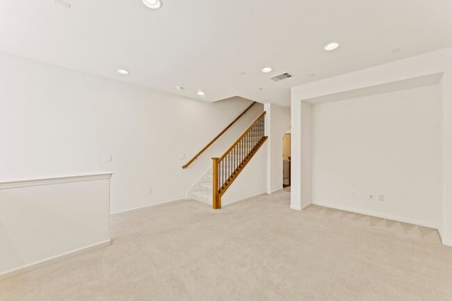 Building Photo - SUNNY TOWNHOME NEAR TRAILS STYLISH, FUNCTIONAL, & VERY ACCESSIBLE