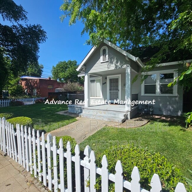 Photo - 3008 Franklin Blvd House