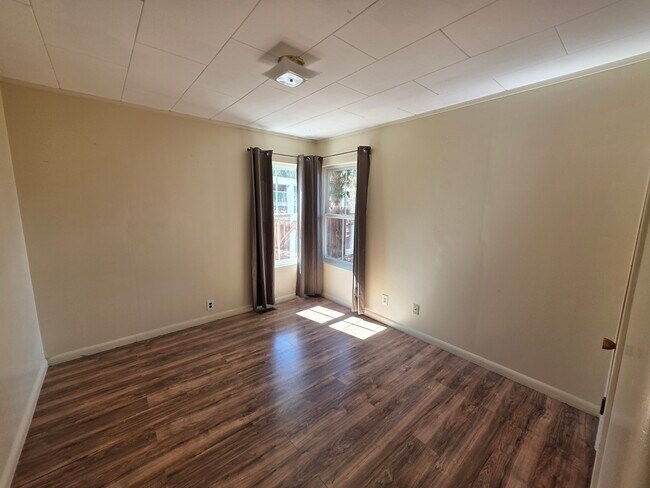 Foto del edificio - 1440 Hall Ave