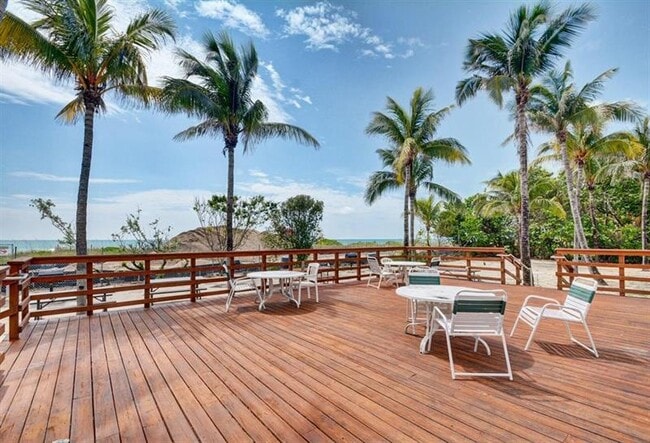 Building Photo - 5005 Collins Ave