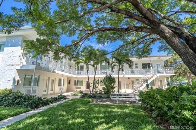 Foto del edificio - 7301 Carlyle Ave