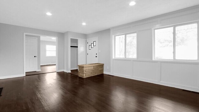 Building Photo - 2551 Symington Ave