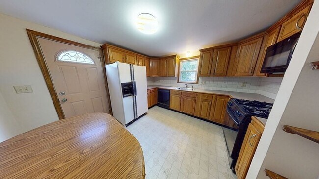 Building Photo - 62 Osceola St