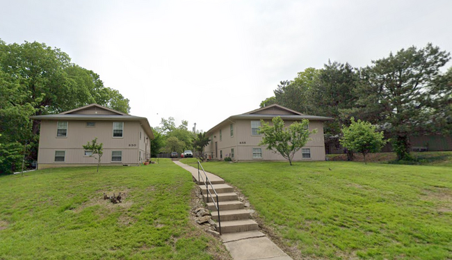 Building Photo - 858 Highland Dr