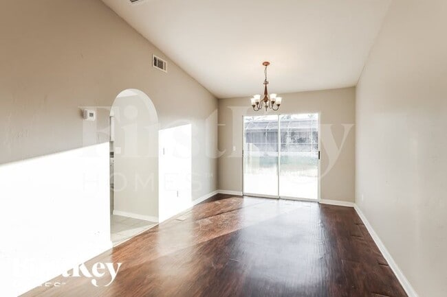 Foto del edificio - 18525 Sebring Rd