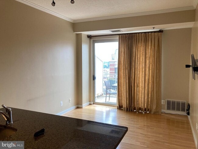 Foto del edificio - 7500 Woodmont Ave