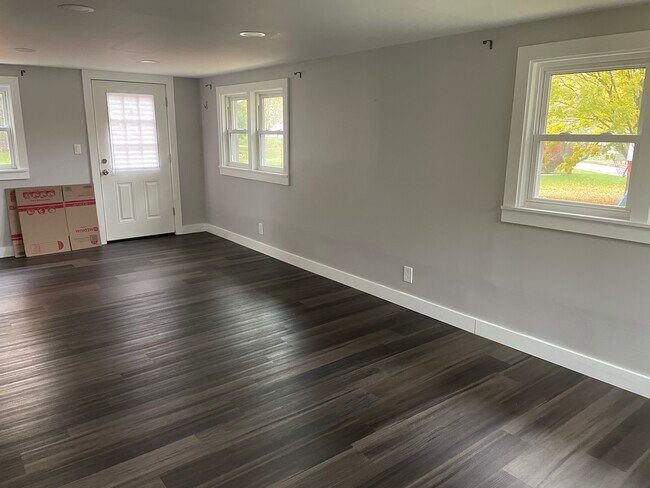 Building Photo - 551 Silver Sands Rd